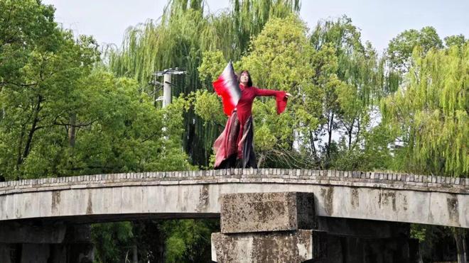 祥桥上舞翩跹团圆月满庆华年麻将胡了2试玩金泽古镇:迎(图5) 祥桥上舞翩跹团圆月满庆华年麻将胡了2试玩金泽古镇:迎(图5)